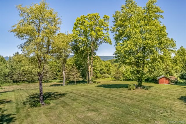 18 Military Lane, Gardiner, NY 12525