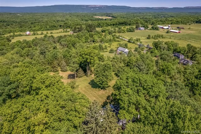 18 Military Lane, Gardiner, NY 12525