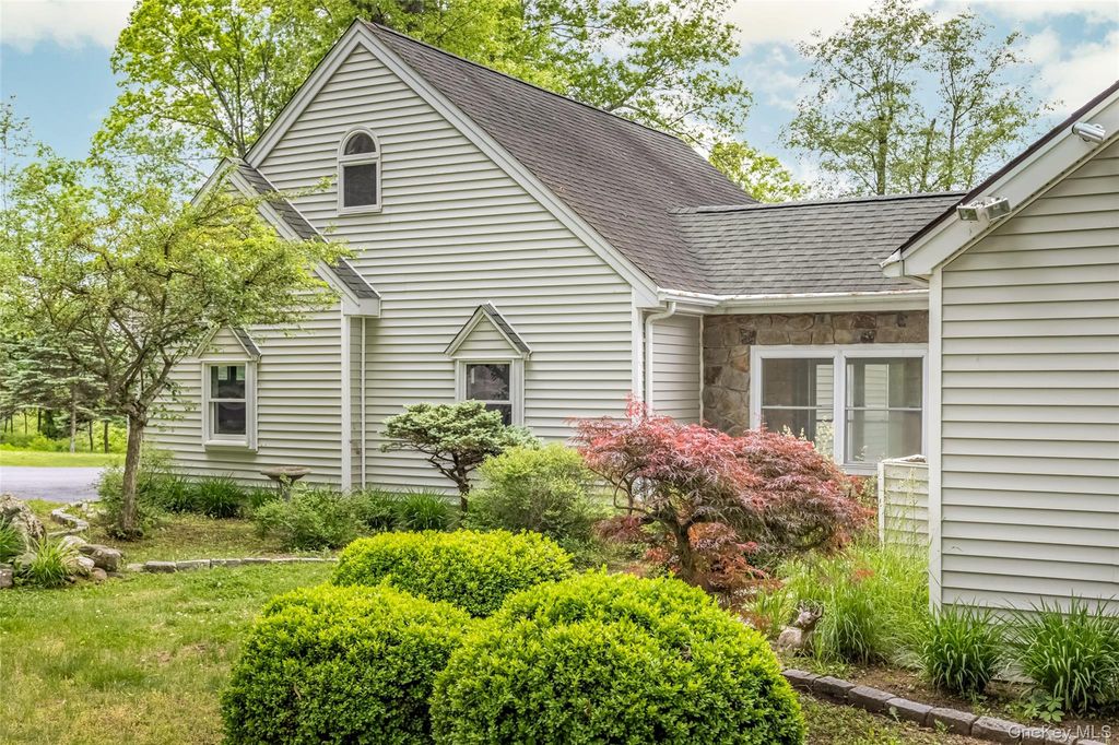 18 Military Lane, Gardiner, NY 12525