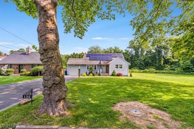 132 Parkside Rd, Plainfield City, NJ 07060