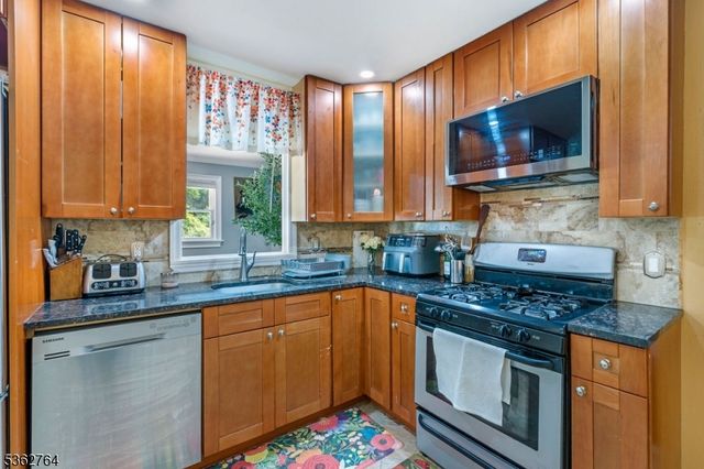 132 Parkside Rd, Plainfield City, NJ 07060