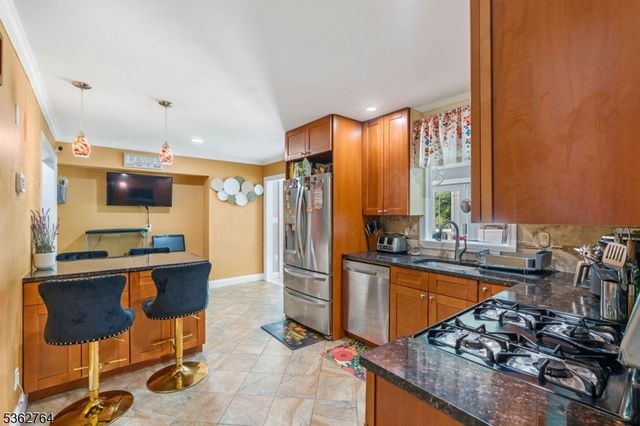 132 Parkside Rd, Plainfield City, NJ 07060