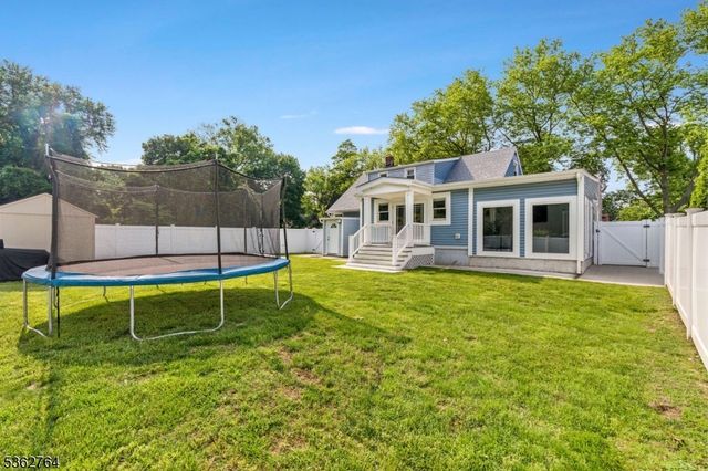 132 Parkside Rd, Plainfield City, NJ 07060