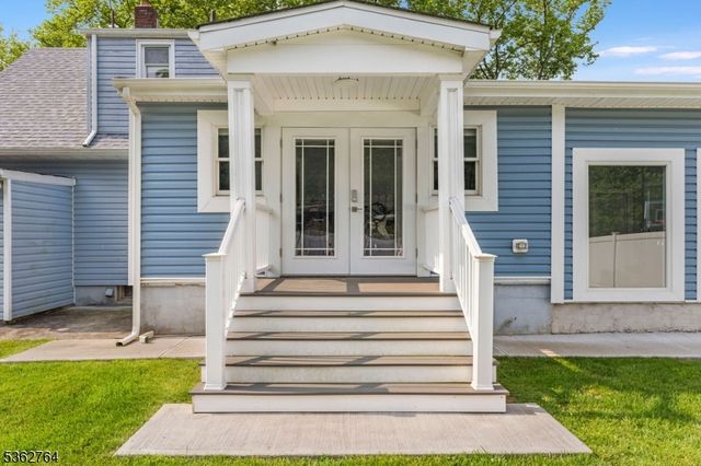 132 Parkside Rd, Plainfield City, NJ 07060