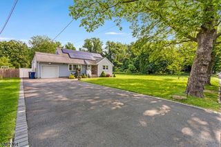 132 Parkside Rd, Plainfield City, NJ 07060