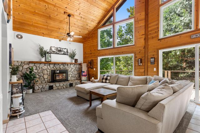 5671 Lago Ln, Garden Valley, CA 95633