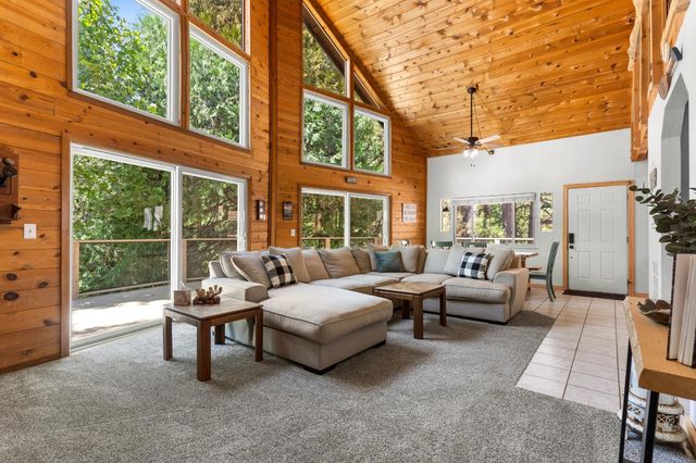 5671 Lago Ln, Garden Valley, CA 95633
