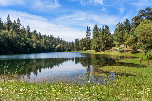 5671 Lago Ln, Garden Valley, CA 95633