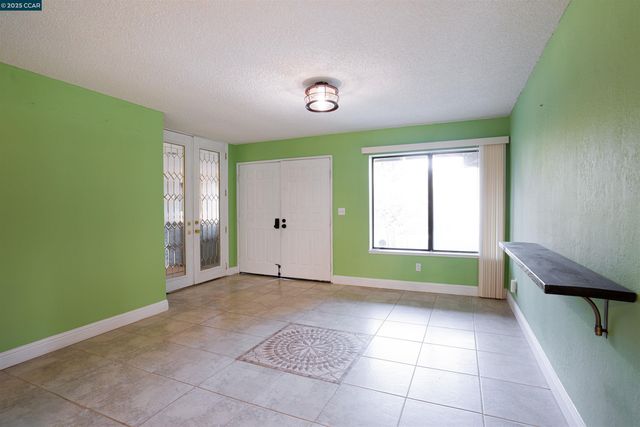 1993 Calaveras Dr, Bay Point, CA 94565