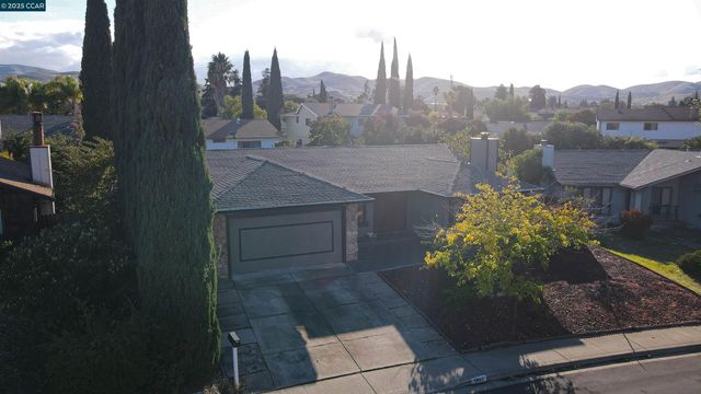 1993 Calaveras Dr, Bay Point, CA 94565