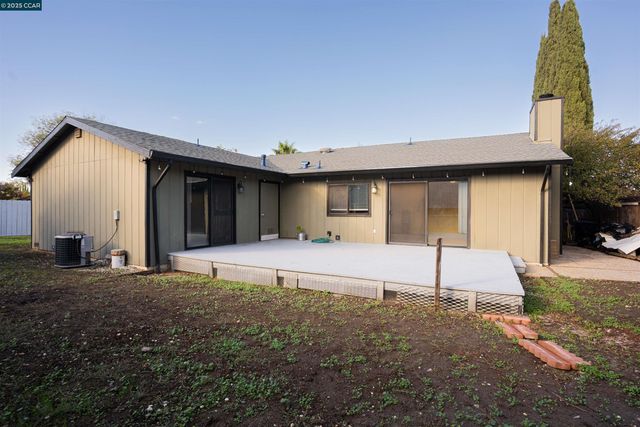 1993 Calaveras Dr, Bay Point, CA 94565