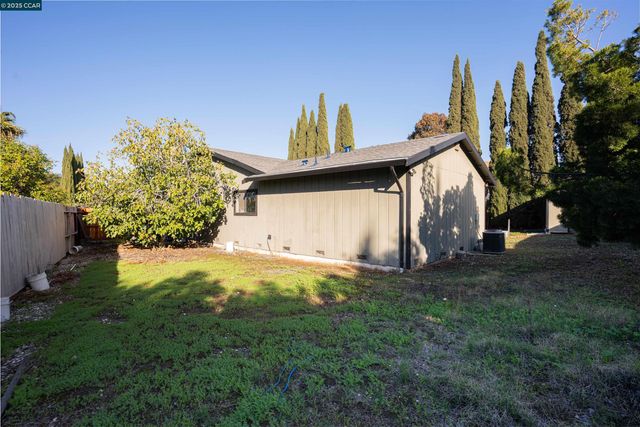 1993 Calaveras Dr, Bay Point, CA 94565