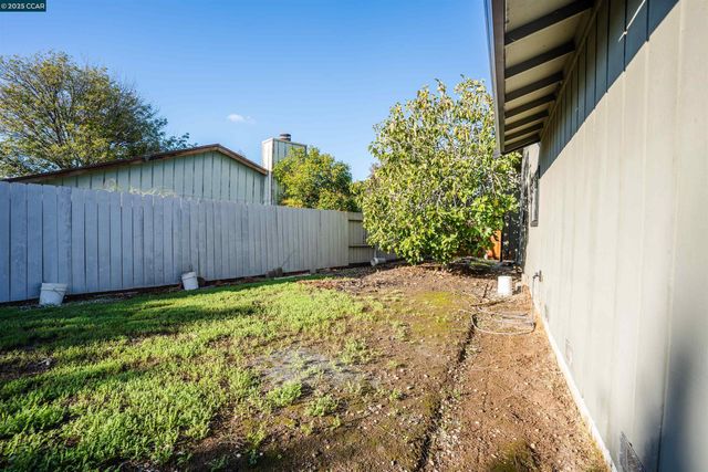 1993 Calaveras Dr, Bay Point, CA 94565