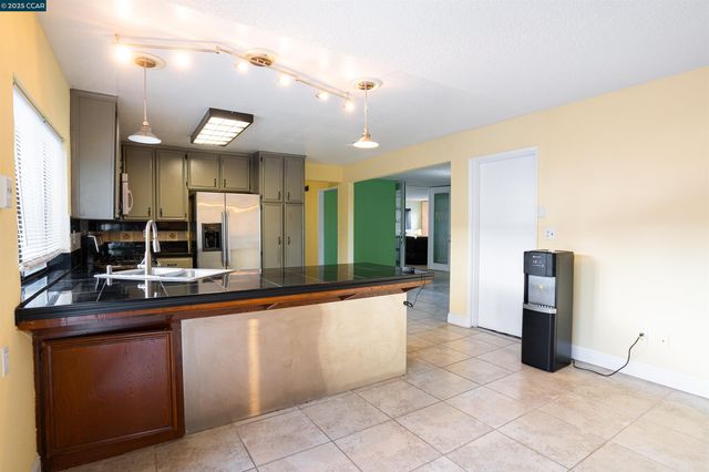 1993 Calaveras Dr, Bay Point, CA 94565