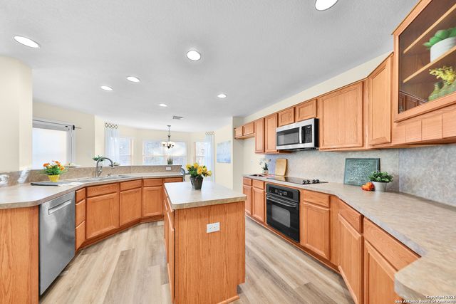 9618 Geronimo Path, San Antonio, TX 78254