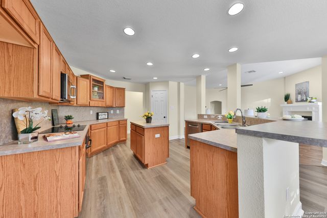 9618 Geronimo Path, San Antonio, TX 78254