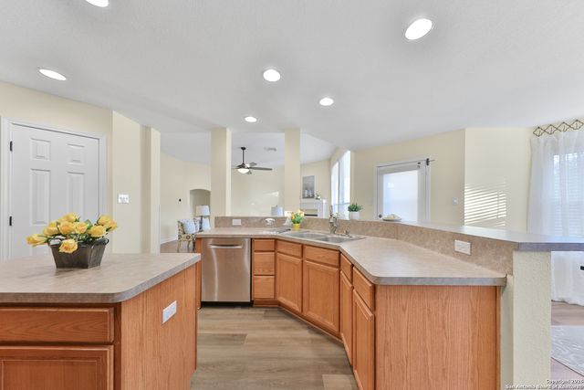 9618 Geronimo Path, San Antonio, TX 78254