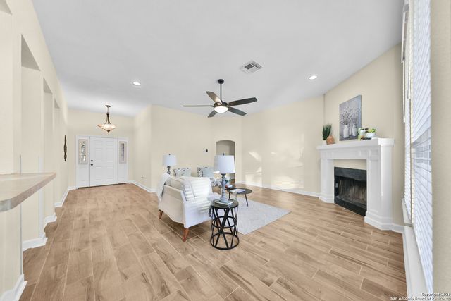 9618 Geronimo Path, San Antonio, TX 78254