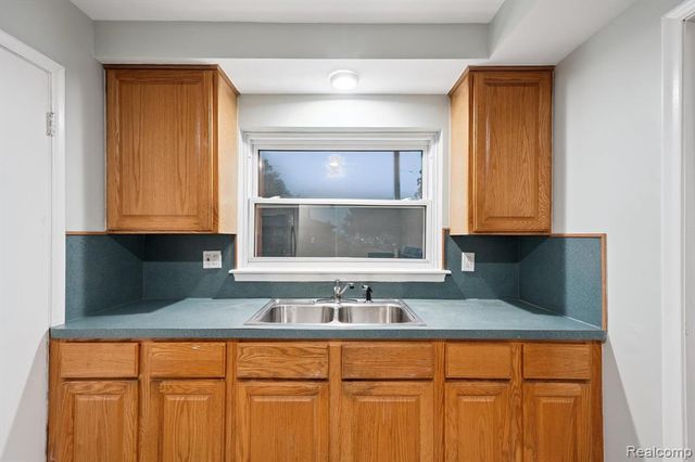 23161 Gardner Street, Oak Park, MI 48237