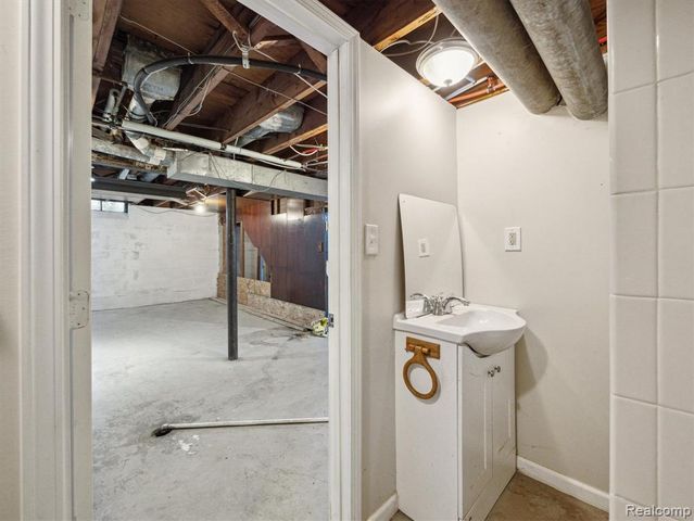 23161 Gardner Street, Oak Park, MI 48237