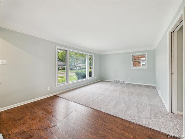 23161 Gardner Street, Oak Park, MI 48237