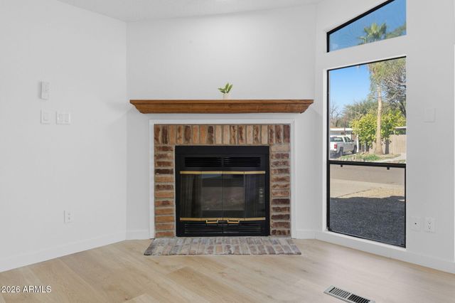 2913 E PIUTE Avenue, Phoenix, AZ 85050