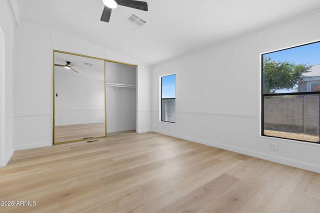 2913 E PIUTE Avenue, Phoenix, AZ 85050