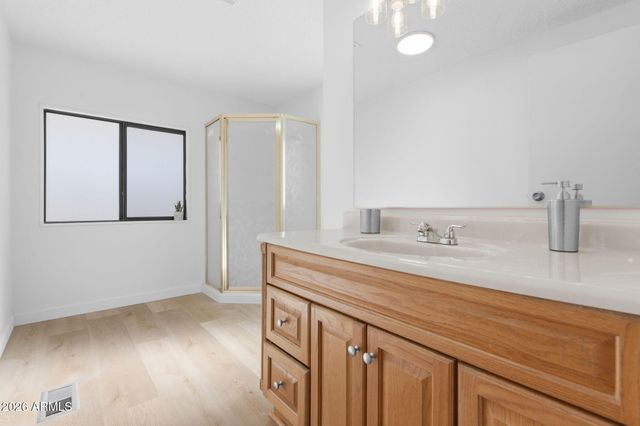 2913 E PIUTE Avenue, Phoenix, AZ 85050