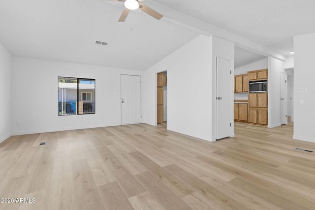 2913 E PIUTE Avenue, Phoenix, AZ 85050