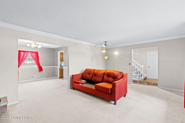 6017 Bay Pine Dr, Louisville, KY 40219