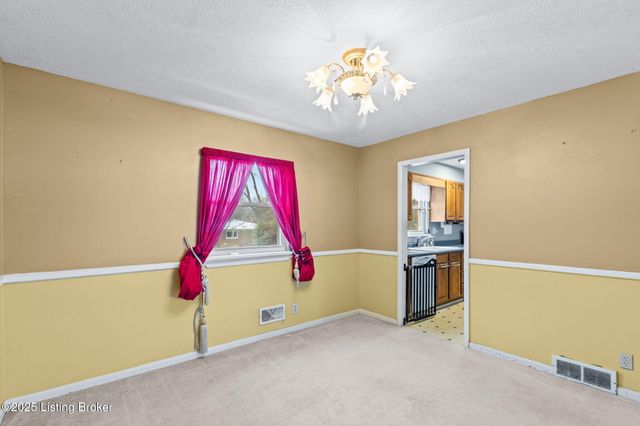 6017 Bay Pine Dr, Louisville, KY 40219