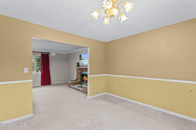 6017 Bay Pine Dr, Louisville, KY 40219