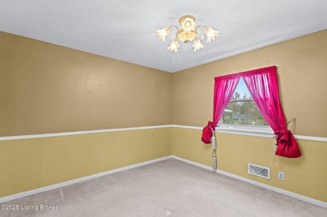 6017 Bay Pine Dr, Louisville, KY 40219