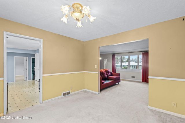 6017 Bay Pine Dr, Louisville, KY 40219