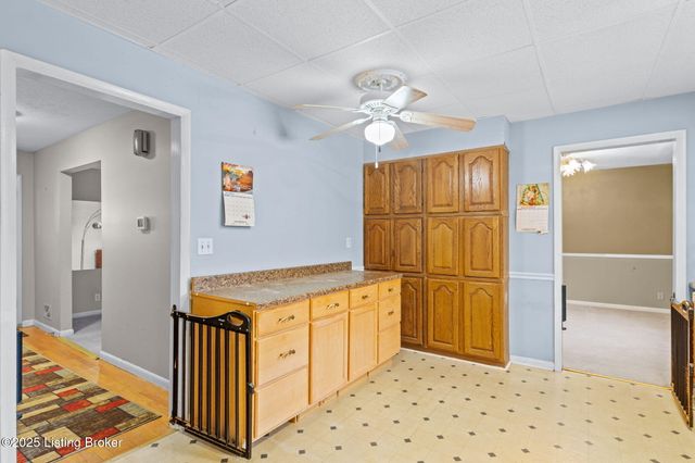 6017 Bay Pine Dr, Louisville, KY 40219