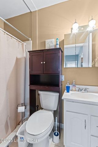 6017 Bay Pine Dr, Louisville, KY 40219