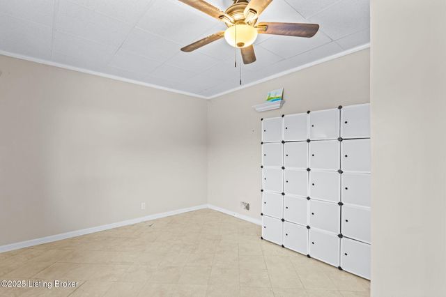 6017 Bay Pine Dr, Louisville, KY 40219