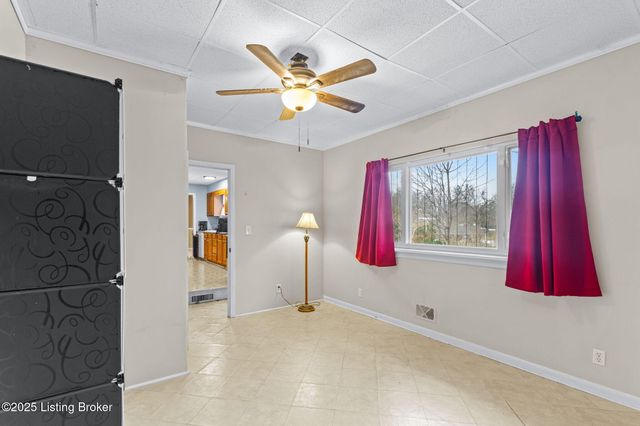 6017 Bay Pine Dr, Louisville, KY 40219