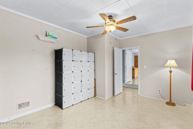 6017 Bay Pine Dr, Louisville, KY 40219