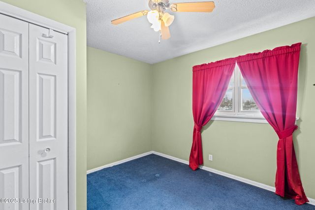 6017 Bay Pine Dr, Louisville, KY 40219