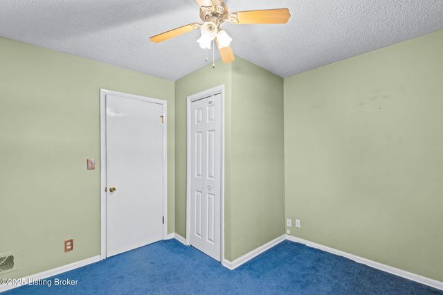 6017 Bay Pine Dr, Louisville, KY 40219