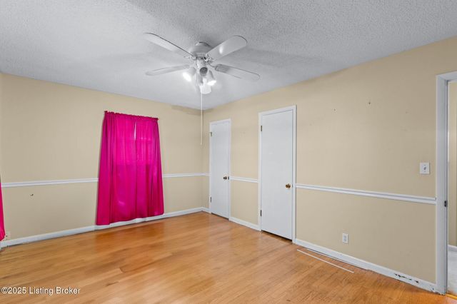 6017 Bay Pine Dr, Louisville, KY 40219