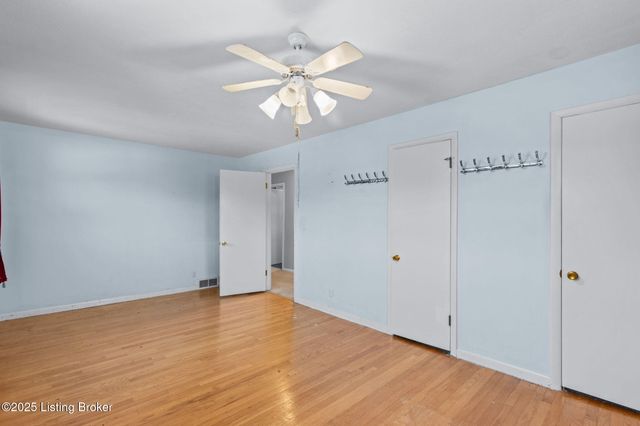 6017 Bay Pine Dr, Louisville, KY 40219