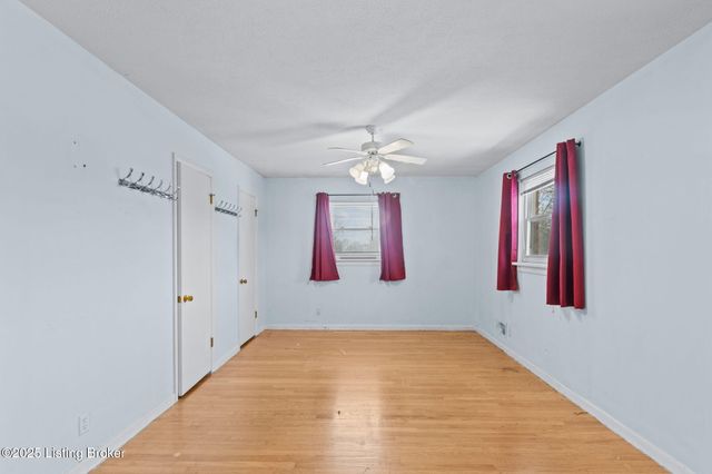 6017 Bay Pine Dr, Louisville, KY 40219