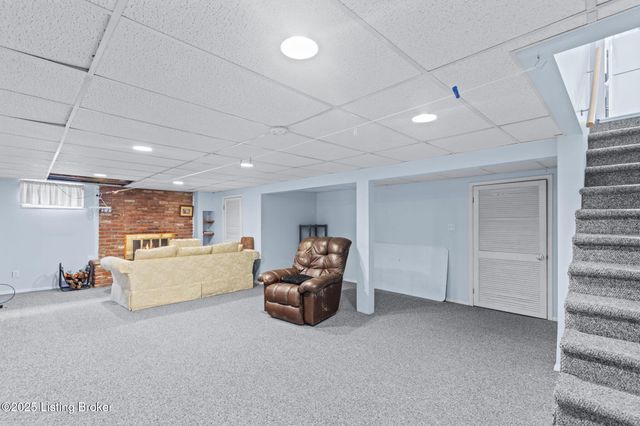 6017 Bay Pine Dr, Louisville, KY 40219