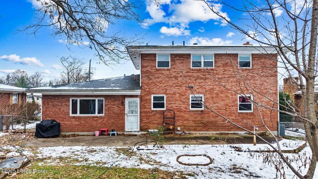 6017 Bay Pine Dr, Louisville, KY 40219