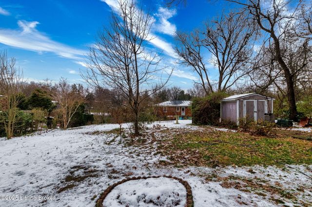 6017 Bay Pine Dr, Louisville, KY 40219