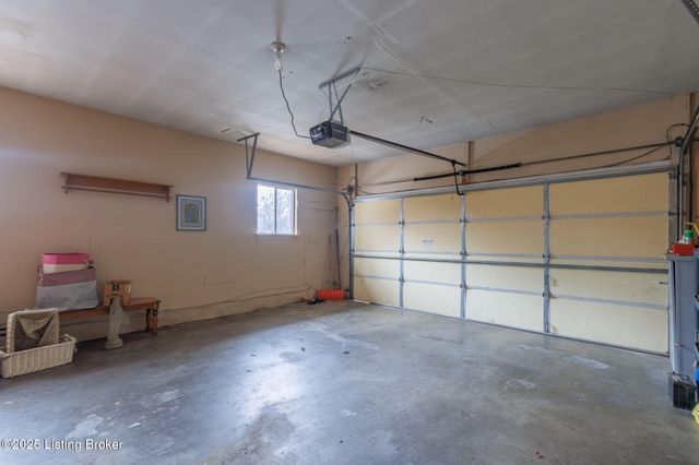 6017 Bay Pine Dr, Louisville, KY 40219