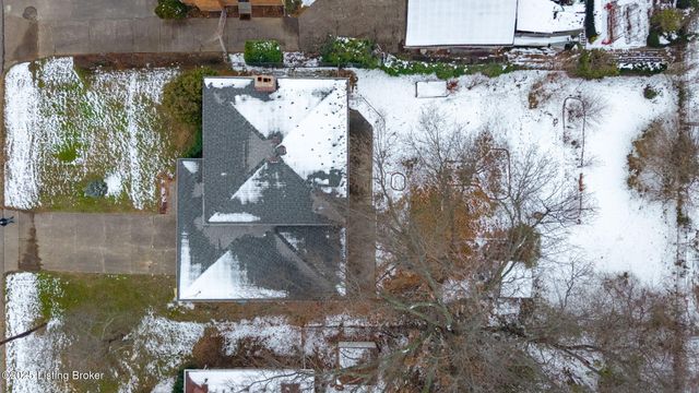 6017 Bay Pine Dr, Louisville, KY 40219