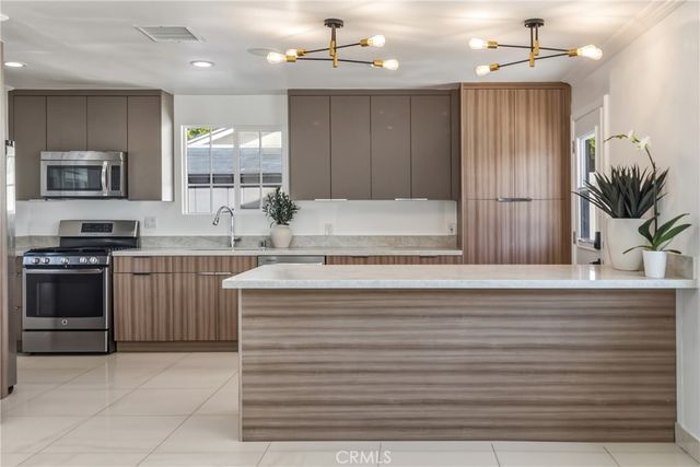 7814 Mclaren Avenue, West Hills, CA 91304